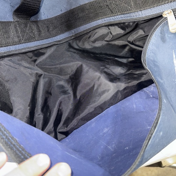 Nike Large Duffle Sports Bag 30" Long Black Side Pockets Shoulder Strap 14x14" - Picture 16 of 16